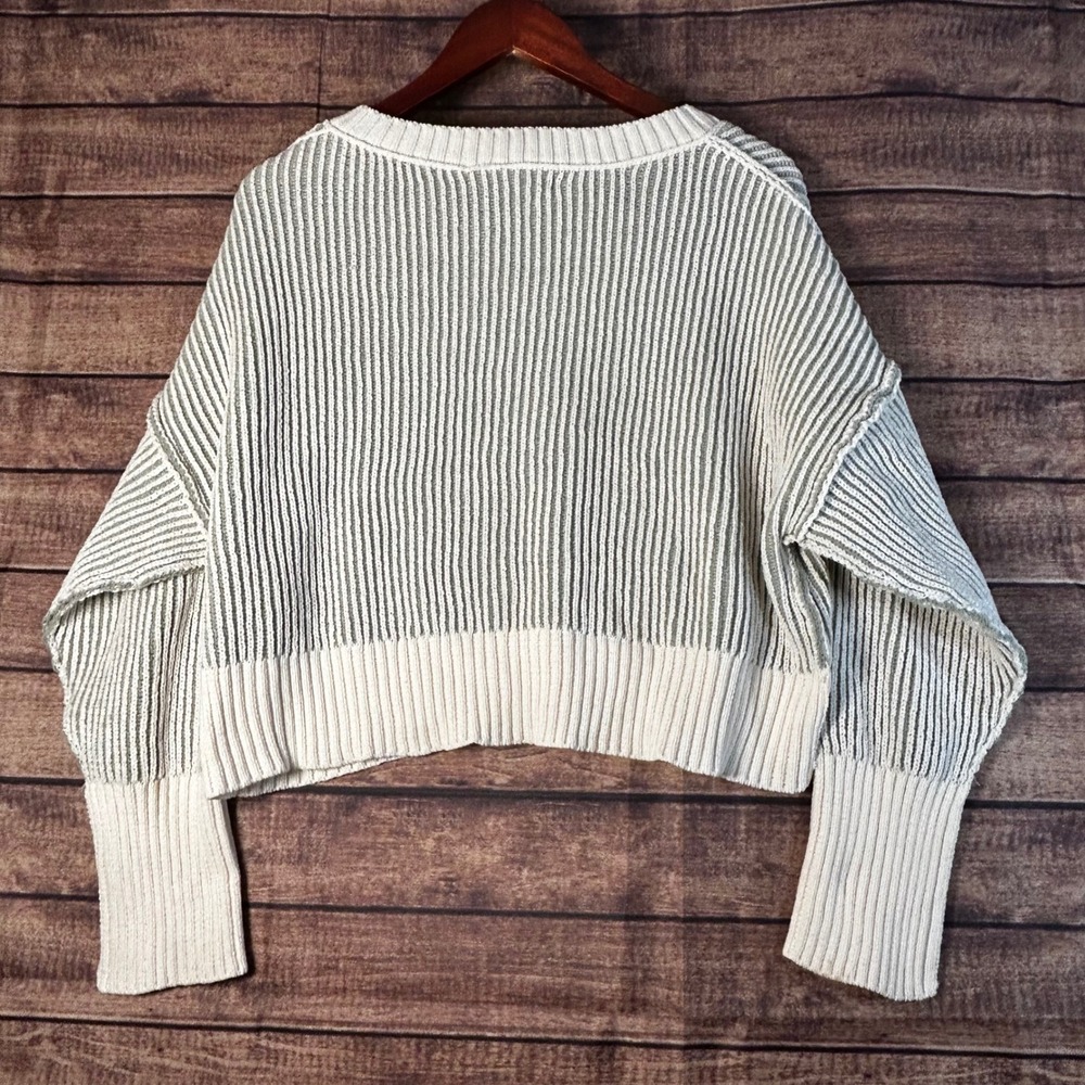 Altar'd State Womens Sage Green Cream Ribbed Cropped V-Neck Sweater Medium NWT - Picture 6 of 10